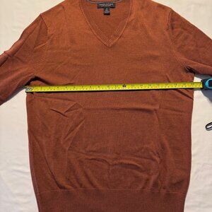 Banana Republic 100% Merino Wool V-Neck Sweater Men's Medium in Burnt Caramel